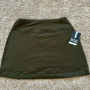 NWT DSG - Performance Skort Forest Green